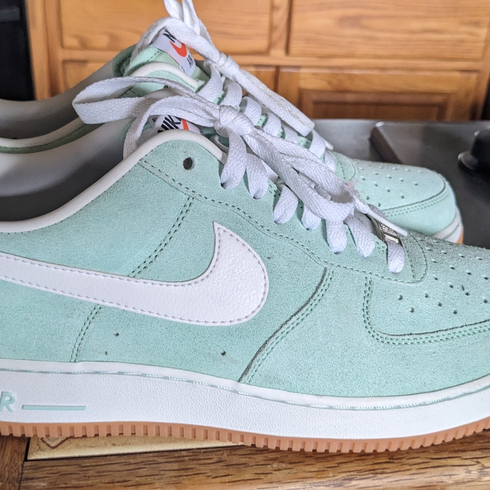 Nike Pastel Green Athletic Shoes with White Accents